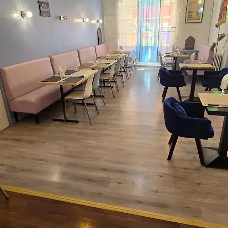 Отель Restaurant Les Alizes Loriol Ле-Пузен